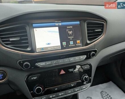 Сірий Хендай Ioniq, об'ємом двигуна 0 л та пробігом 129 тис. км за 12999 $, фото 25 на Automoto.ua