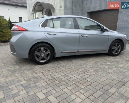 Сірий Хендай Ioniq, об'ємом двигуна 0 л та пробігом 129 тис. км за 12999 $, фото 9 на Automoto.ua