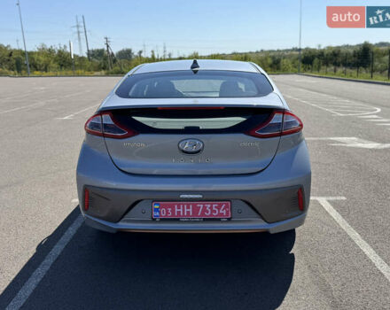 Серый Хендай Ioniq, объемом двигателя 0 л и пробегом 82 тыс. км за 11999 $, фото 5 на Automoto.ua