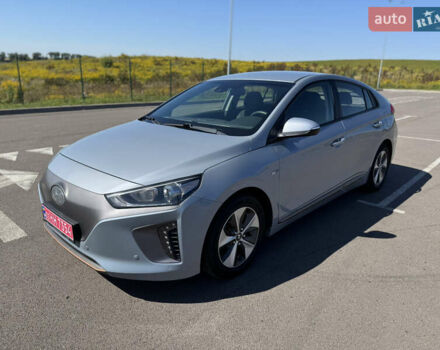 Серый Хендай Ioniq, объемом двигателя 0 л и пробегом 82 тыс. км за 11999 $, фото 8 на Automoto.ua