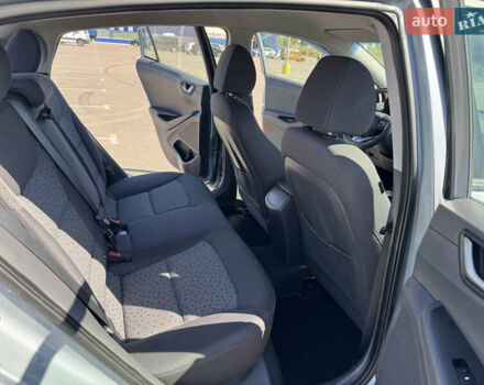Серый Хендай Ioniq, объемом двигателя 0 л и пробегом 82 тыс. км за 11999 $, фото 19 на Automoto.ua