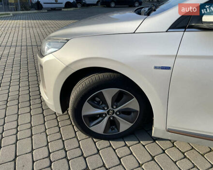 Серый Хендай Ioniq, объемом двигателя 0 л и пробегом 143 тыс. км за 11800 $, фото 5 на Automoto.ua