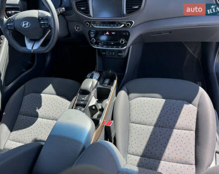 Серый Хендай Ioniq, объемом двигателя 0 л и пробегом 82 тыс. км за 11999 $, фото 34 на Automoto.ua