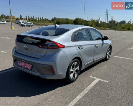 Серый Хендай Ioniq, объемом двигателя 0 л и пробегом 82 тыс. км за 11999 $, фото 4 на Automoto.ua