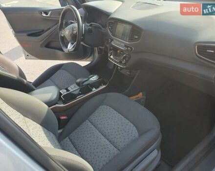 Серый Хендай Ioniq, объемом двигателя 0 л и пробегом 105 тыс. км за 12600 $, фото 14 на Automoto.ua