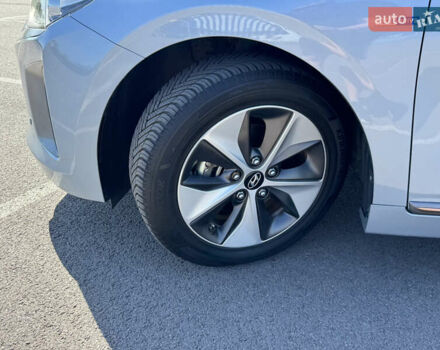 Серый Хендай Ioniq, объемом двигателя 0 л и пробегом 82 тыс. км за 11999 $, фото 51 на Automoto.ua