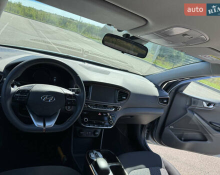 Серый Хендай Ioniq, объемом двигателя 0 л и пробегом 82 тыс. км за 11999 $, фото 31 на Automoto.ua