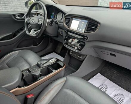 Сірий Хендай Ioniq, об'ємом двигуна 0 л та пробігом 129 тис. км за 12999 $, фото 21 на Automoto.ua