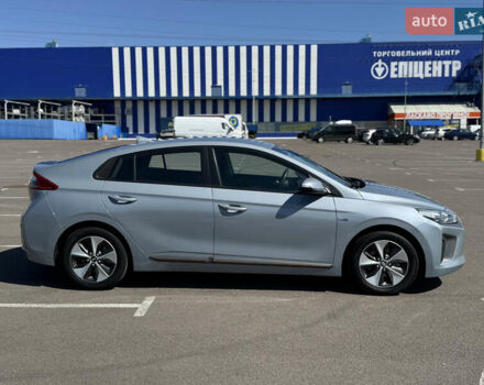 Серый Хендай Ioniq, объемом двигателя 0 л и пробегом 82 тыс. км за 11999 $, фото 3 на Automoto.ua