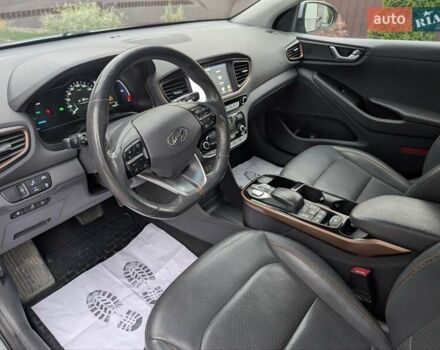Сірий Хендай Ioniq, об'ємом двигуна 0 л та пробігом 129 тис. км за 12999 $, фото 16 на Automoto.ua