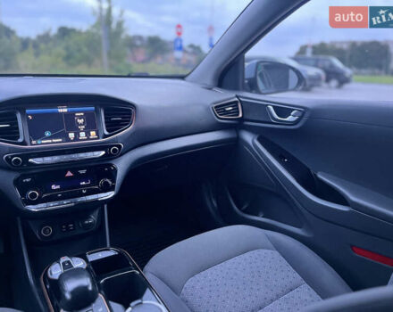 Серый Хендай Ioniq, объемом двигателя 0 л и пробегом 236 тыс. км за 11500 $, фото 41 на Automoto.ua