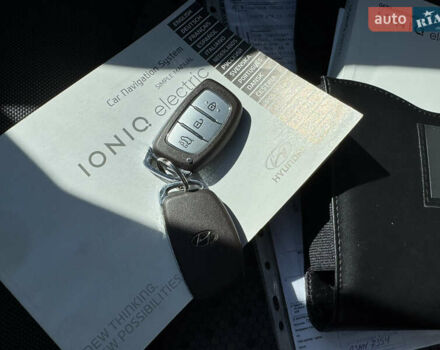 Серый Хендай Ioniq, объемом двигателя 0 л и пробегом 82 тыс. км за 11999 $, фото 50 на Automoto.ua