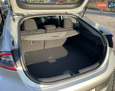 Серый Хендай Ioniq, объемом двигателя 0 л и пробегом 143 тыс. км за 11800 $, фото 16 на Automoto.ua