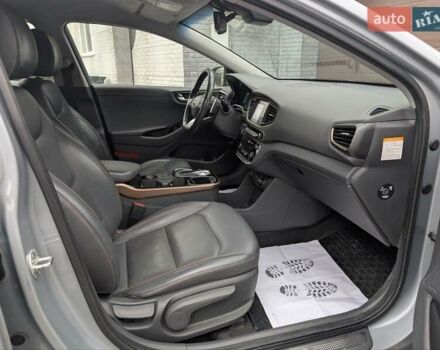 Сірий Хендай Ioniq, об'ємом двигуна 0 л та пробігом 129 тис. км за 12999 $, фото 20 на Automoto.ua