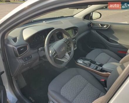 Серый Хендай Ioniq, объемом двигателя 0 л и пробегом 105 тыс. км за 12600 $, фото 2 на Automoto.ua