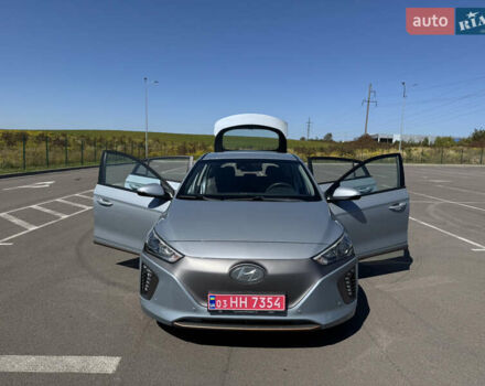 Серый Хендай Ioniq, объемом двигателя 0 л и пробегом 82 тыс. км за 11999 $, фото 26 на Automoto.ua