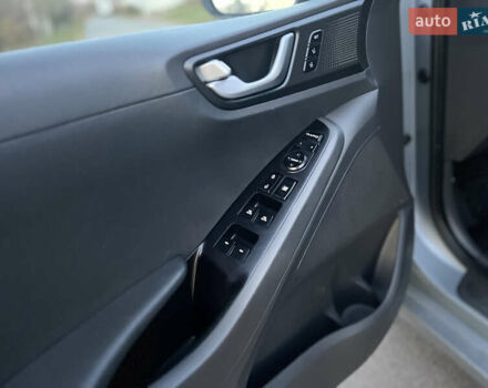 Серый Хендай Ioniq, объемом двигателя 0 л и пробегом 236 тыс. км за 10500 $, фото 30 на Automoto.ua