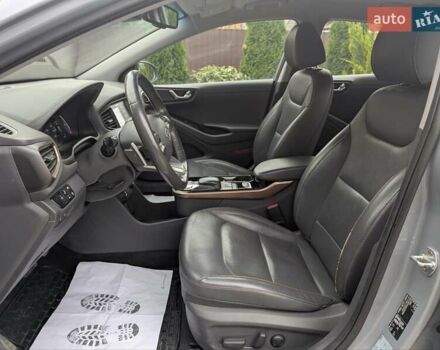 Сірий Хендай Ioniq, об'ємом двигуна 0 л та пробігом 129 тис. км за 12999 $, фото 18 на Automoto.ua