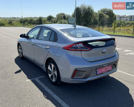 Серый Хендай Ioniq, объемом двигателя 0 л и пробегом 82 тыс. км за 11999 $, фото 6 на Automoto.ua