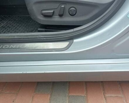 Серый Хендай Ioniq, объемом двигателя 0 л и пробегом 152 тыс. км за 12400 $, фото 11 на Automoto.ua