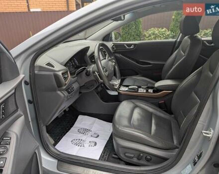 Сірий Хендай Ioniq, об'ємом двигуна 0 л та пробігом 129 тис. км за 12999 $, фото 15 на Automoto.ua