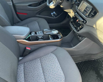 Серый Хендай Ioniq, объемом двигателя 0 л и пробегом 143 тыс. км за 11800 $, фото 8 на Automoto.ua