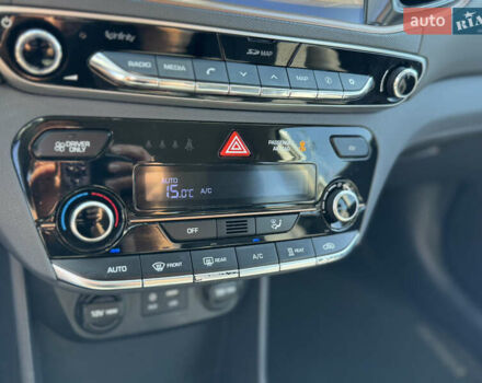 Серый Хендай Ioniq, объемом двигателя 0 л и пробегом 82 тыс. км за 11999 $, фото 48 на Automoto.ua