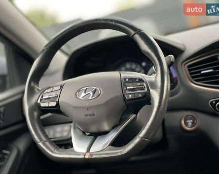 Серый Хендай Ioniq, объемом двигателя 0 л и пробегом 135 тыс. км за 12999 $, фото 36 на Automoto.ua