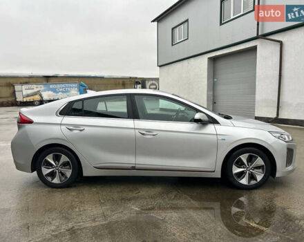 Сірий Хендай Ioniq, об'ємом двигуна 0 л та пробігом 78 тис. км за 13000 $, фото 5 на Automoto.ua