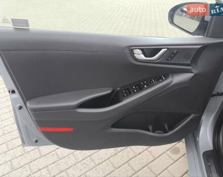 Сірий Хендай Ioniq, об'ємом двигуна 0 л та пробігом 106 тис. км за 12018 $, фото 22 на Automoto.ua