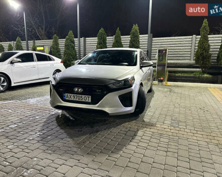 Сірий Хендай Ioniq, об'ємом двигуна 1.58 л та пробігом 174 тис. км за 11900 $, фото 4 на Automoto.ua