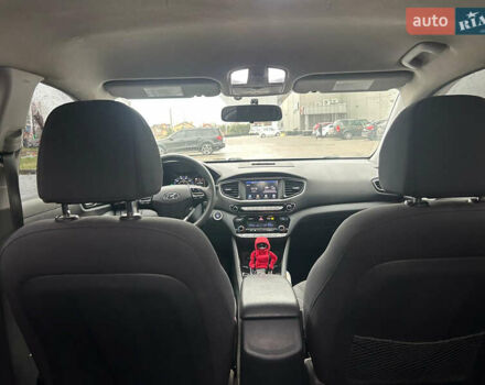 Сірий Хендай Ioniq, об'ємом двигуна 1.58 л та пробігом 174 тис. км за 11900 $, фото 16 на Automoto.ua