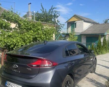 Серый Хендай Ioniq, объемом двигателя 1.58 л и пробегом 78 тыс. км за 15999 $, фото 3 на Automoto.ua