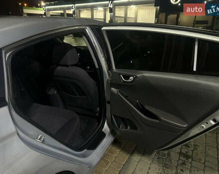 Сірий Хендай Ioniq, об'ємом двигуна 1.58 л та пробігом 174 тис. км за 11900 $, фото 11 на Automoto.ua