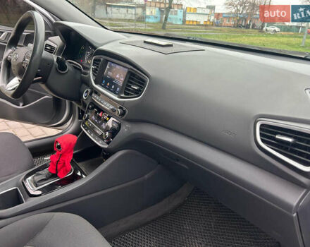 Сірий Хендай Ioniq, об'ємом двигуна 1.58 л та пробігом 174 тис. км за 11900 $, фото 21 на Automoto.ua