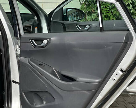 Сірий Хендай Ioniq, об'ємом двигуна 0 л та пробігом 33 тис. км за 13800 $, фото 26 на Automoto.ua