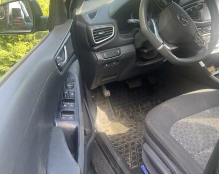 Серый Хендай Ioniq, объемом двигателя 1.58 л и пробегом 78 тыс. км за 15999 $, фото 5 на Automoto.ua