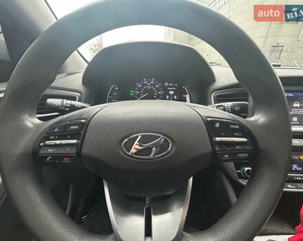 Сірий Хендай Ioniq, об'ємом двигуна 1.58 л та пробігом 174 тис. км за 11900 $, фото 22 на Automoto.ua
