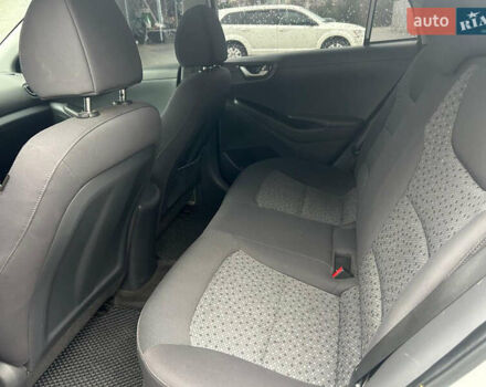 Сірий Хендай Ioniq, об'ємом двигуна 1.58 л та пробігом 174 тис. км за 11900 $, фото 17 на Automoto.ua