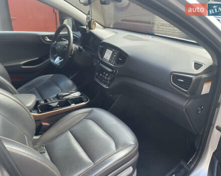Серый Хендай Ioniq, объемом двигателя 0 л и пробегом 116 тыс. км за 13200 $, фото 8 на Automoto.ua