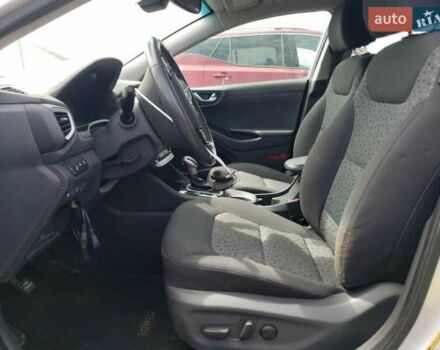 Сірий Хендай Ioniq, об'ємом двигуна 1.58 л та пробігом 129 тис. км за 10900 $, фото 4 на Automoto.ua