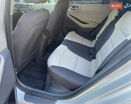 Серый Хендай Ioniq, объемом двигателя 1.58 л и пробегом 166 тыс. км за 14500 $, фото 13 на Automoto.ua