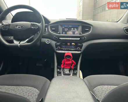 Сірий Хендай Ioniq, об'ємом двигуна 1.58 л та пробігом 174 тис. км за 11900 $, фото 18 на Automoto.ua