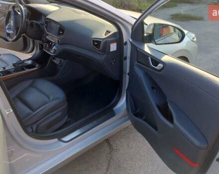 Серый Хендай Ioniq, объемом двигателя 0 л и пробегом 111 тыс. км за 14800 $, фото 18 на Automoto.ua