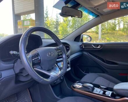 Серый Хендай Ioniq, объемом двигателя 0 л и пробегом 132 тыс. км за 12500 $, фото 9 на Automoto.ua