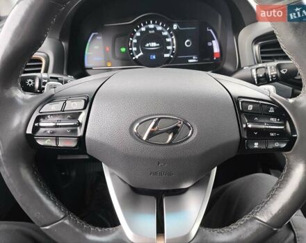 Сірий Хендай Ioniq, об'ємом двигуна 0 л та пробігом 110 тис. км за 11800 $, фото 31 на Automoto.ua