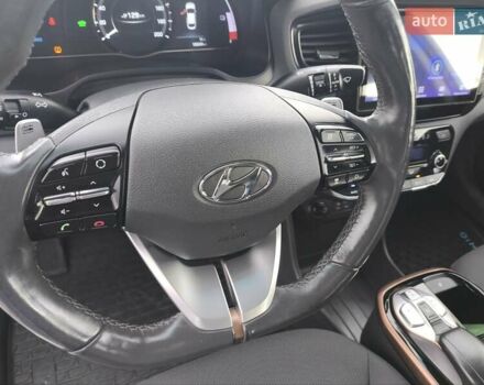 Сірий Хендай Ioniq, об'ємом двигуна 0 л та пробігом 106 тис. км за 12018 $, фото 28 на Automoto.ua