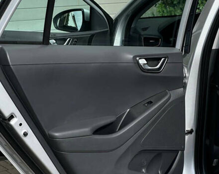 Сірий Хендай Ioniq, об'ємом двигуна 0 л та пробігом 33 тис. км за 13800 $, фото 24 на Automoto.ua