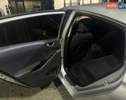 Сірий Хендай Ioniq, об'ємом двигуна 1.58 л та пробігом 174 тис. км за 11900 $, фото 12 на Automoto.ua