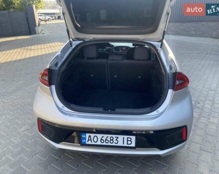 Серый Хендай Ioniq, объемом двигателя 1.58 л и пробегом 166 тыс. км за 14500 $, фото 4 на Automoto.ua